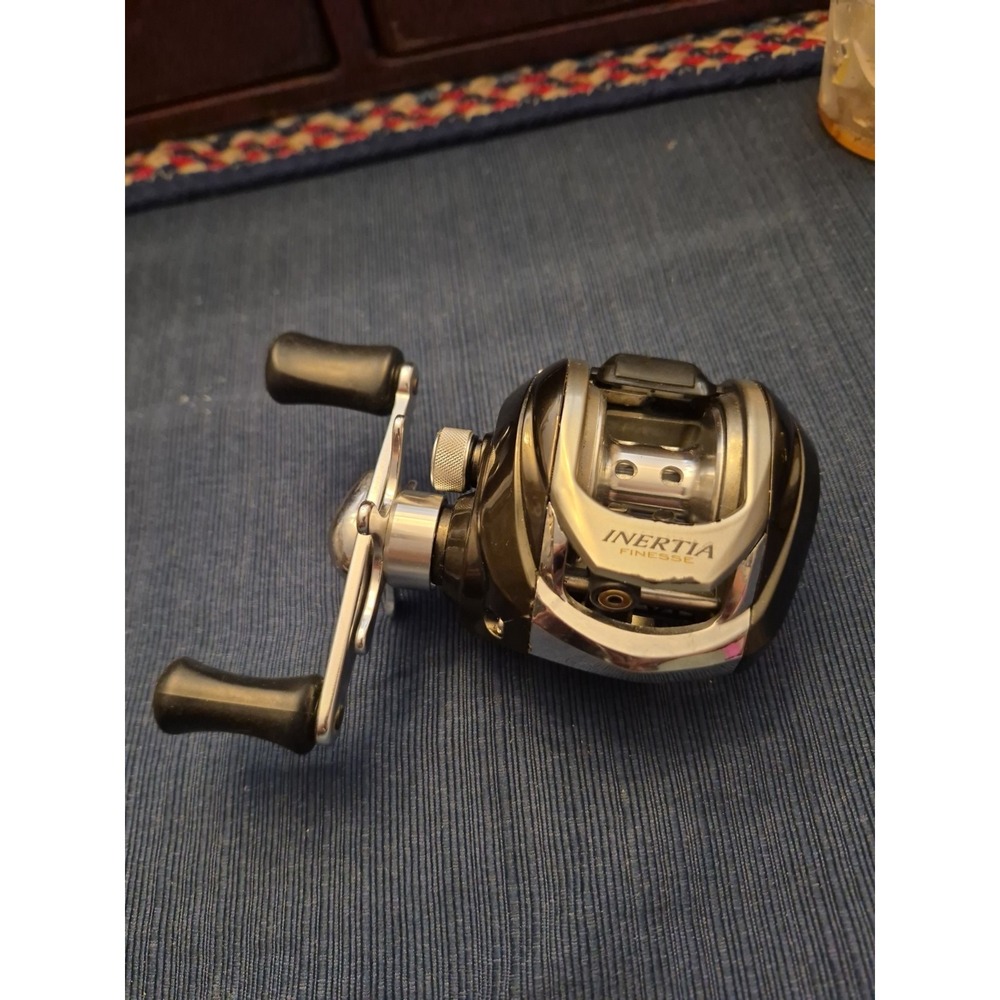 Pinnacle Inertia Finesse ISP10 baitcast reel 6.2:1 9BB, 12 Lbs. 120 Yds Fishing